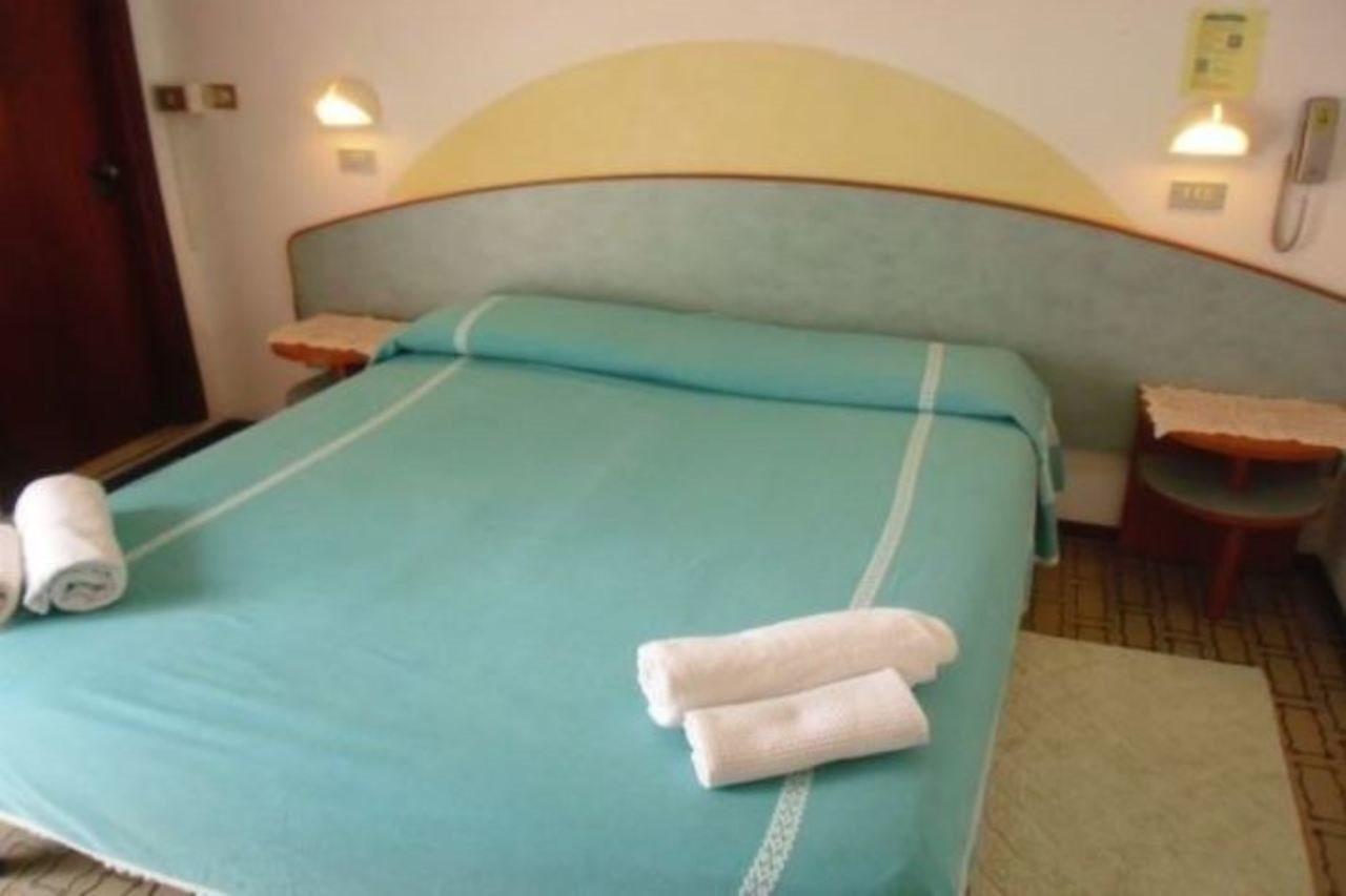 Hotel Alfredo'S Rimini Bagian luar foto