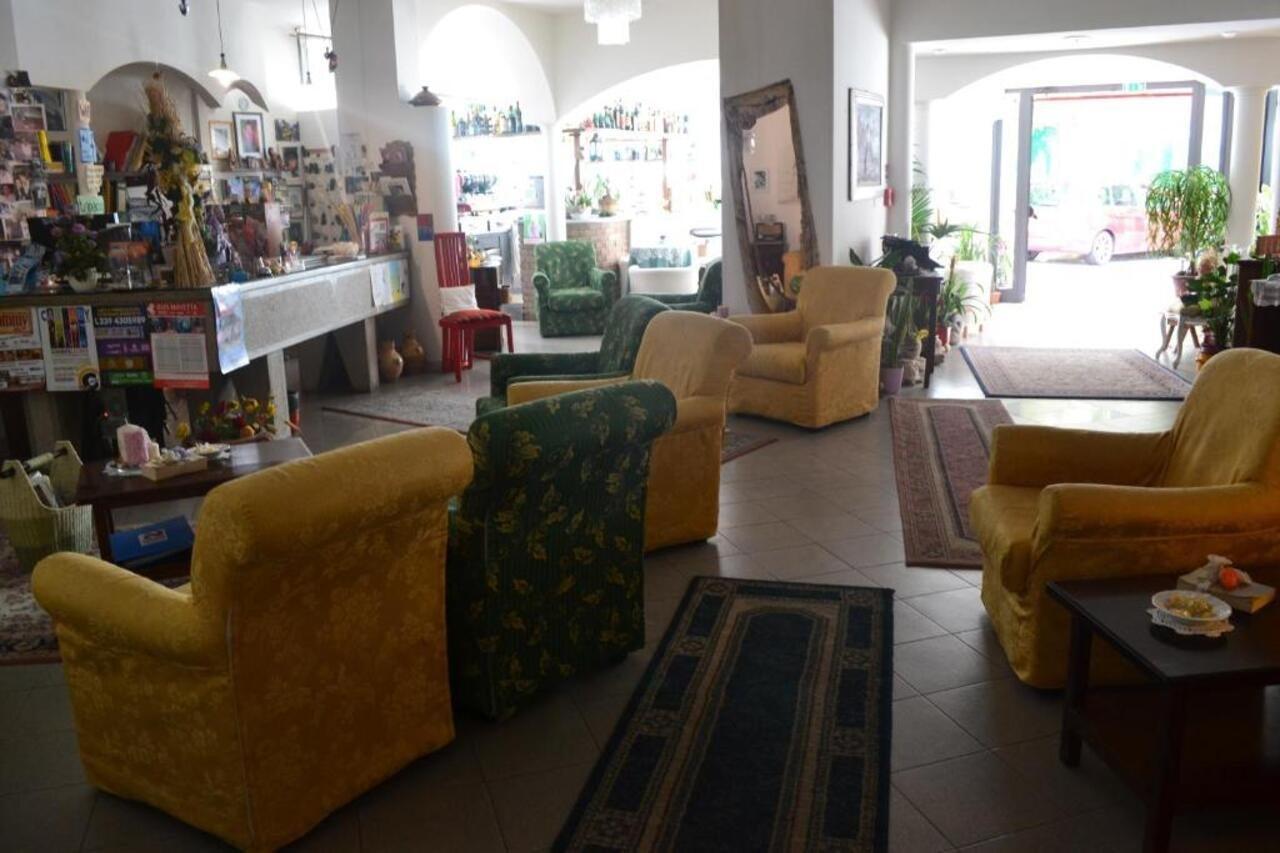 Hotel Alfredo'S Rimini Bagian luar foto
