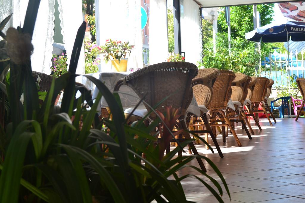 Hotel Alfredo'S Rimini Bagian luar foto