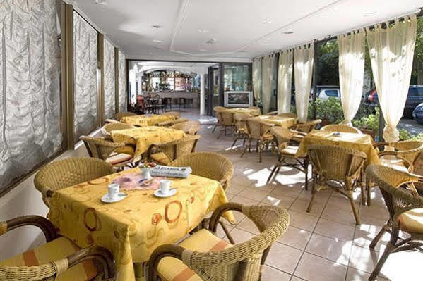 Hotel Alfredo'S Rimini Bagian luar foto
